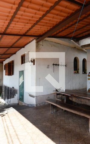 Casa à venda com 320m², 4 quartos e 3 vagas Casa à venda com 320m², 4 quartos e 3 vagasGaragem