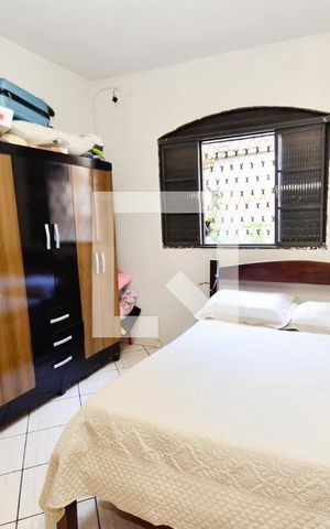 Casa à venda com 320m², 4 quartos e 3 vagas Casa à venda com 320m², 4 quartos e 3 vagasQuarto4