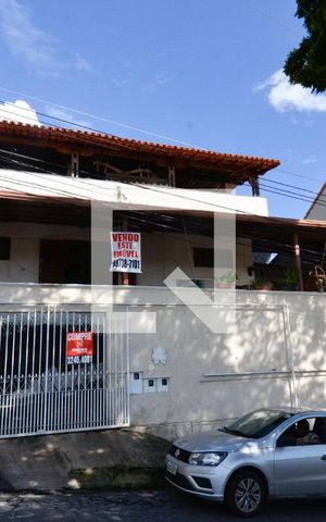 Casa à venda com 320m², 4 quartos e 3 vagas Casa à venda com 320m², 4 quartos e 3 vagasFachada da casa