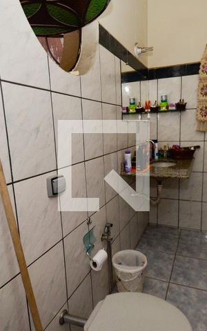 Casa à venda com 320m², 4 quartos e 3 vagas Casa à venda com 320m², 4 quartos e 3 vagasBanheiro suite