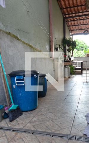 Casa à venda com 320m², 4 quartos e 3 vagas Casa à venda com 320m², 4 quartos e 3 vagasCorredor