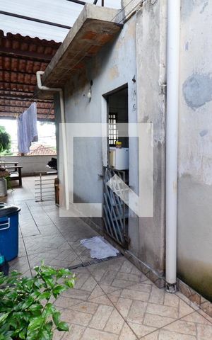 Casa à venda com 320m², 4 quartos e 3 vagas Casa à venda com 320m², 4 quartos e 3 vagasCorredor