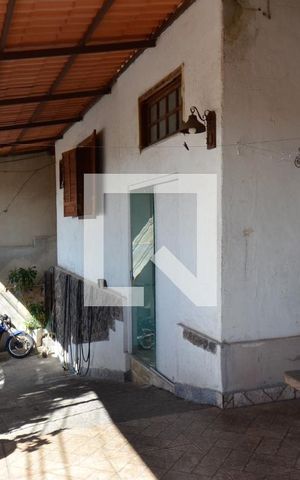 Casa à venda com 320m², 4 quartos e 3 vagas Casa à venda com 320m², 4 quartos e 3 vagasTerraço