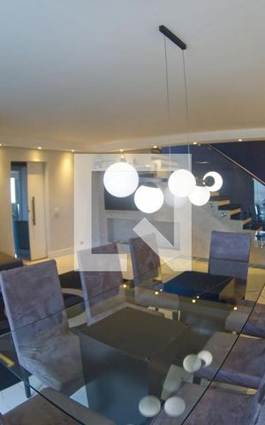 Apartamento à venda com 233m², 3 quartos e 3 vagas Apartamento à venda com 233m², 3 quartos e 3 vagasSala