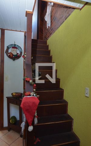 Casa de condomínio à venda com 80m², 2 quartos e 1 vaga Casa de condomínio à venda com 80m², 2 quartos e 1 vaga escada