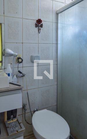 Casa de condomínio à venda com 80m², 2 quartos e 1 vaga Casa de condomínio à venda com 80m², 2 quartos e 1 vagaBanheiro