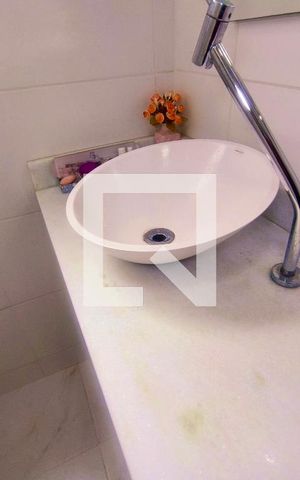 Apartamento à venda com 75m², 3 quartos e 1 vaga Apartamento à venda com 75m², 3 quartos e 1 vagaBanheiro social