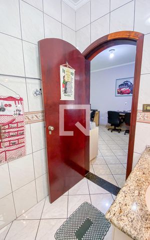 Casa à venda com 280m², 4 quartos e 4 vagas Casa à venda com 280m², 4 quartos e 4 vagasBanheiro da Suíte 2