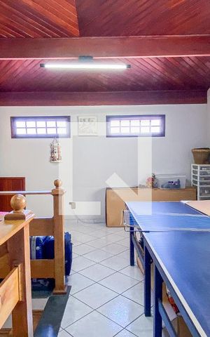 Casa à venda com 280m², 4 quartos e 4 vagas Casa à venda com 280m², 4 quartos e 4 vagasSótão