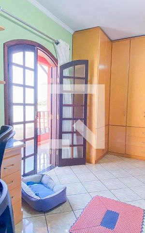Casa à venda com 280m², 4 quartos e 4 vagas Casa à venda com 280m², 4 quartos e 4 vagasSuíte 4