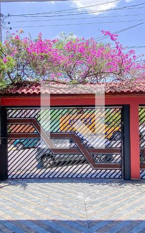 Casa à venda com 280m², 4 quartos e 4 vagas Casa à venda com 280m², 4 quartos e 4 vagasGaragem