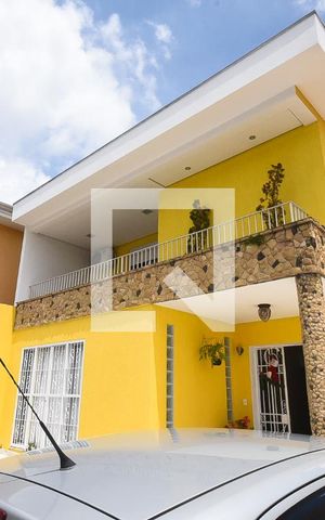 Casa à venda com 330m², 3 quartos e 10 vagas Casa à venda com 330m², 3 quartos e 10 vagasFachada