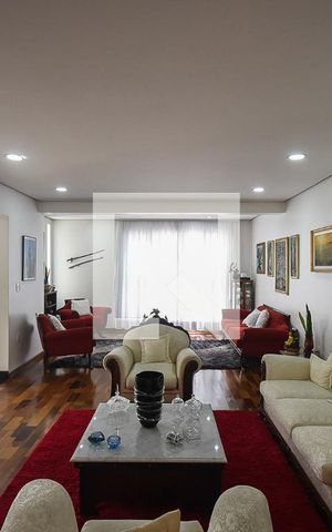Casa à venda com 330m², 3 quartos e 10 vagas Casa à venda com 330m², 3 quartos e 10 vagasSala