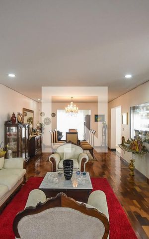 Casa à venda com 330m², 3 quartos e 10 vagas Casa à venda com 330m², 3 quartos e 10 vagasSala