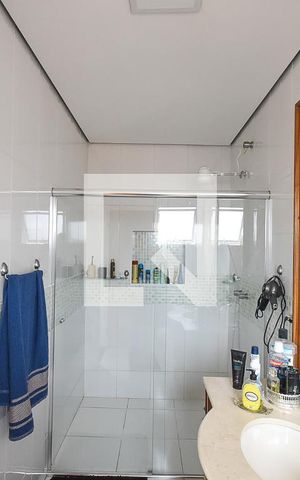 Casa à venda com 330m², 3 quartos e 10 vagas Casa à venda com 330m², 3 quartos e 10 vagasBanheiro Suíte 1