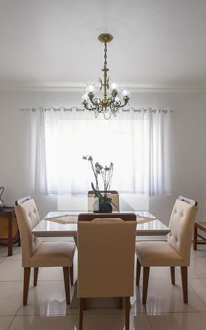 Casa à venda com 330m², 3 quartos e 10 vagas Casa à venda com 330m², 3 quartos e 10 vagasSala de Almoço