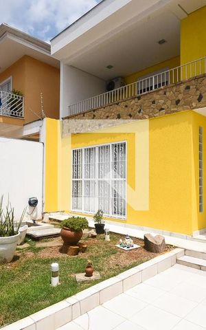 Casa à venda com 330m², 3 quartos e 10 vagas Casa à venda com 330m², 3 quartos e 10 vagasEntrada