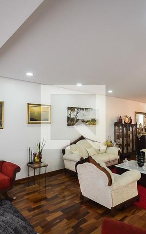 Casa à venda com 330m², 3 quartos e 10 vagas Casa à venda com 330m², 3 quartos e 10 vagasSala