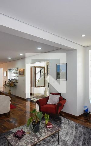 Casa à venda com 330m², 3 quartos e 10 vagas Casa à venda com 330m², 3 quartos e 10 vagasSala