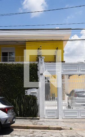 Casa à venda com 330m², 3 quartos e 10 vagas Casa à venda com 330m², 3 quartos e 10 vagasFachada