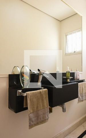 Casa à venda com 330m², 3 quartos e 10 vagas Casa à venda com 330m², 3 quartos e 10 vagasLavabo