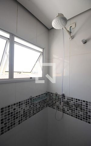 Casa à venda com 330m², 3 quartos e 10 vagas Casa à venda com 330m², 3 quartos e 10 vagasChuveiro do Banheiro da Suíte 2