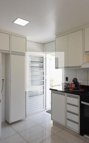 Casa à venda com 330m², 3 quartos e 10 vagas Casa à venda com 330m², 3 quartos e 10 vagasCozinha