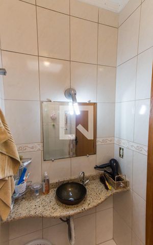 Casa de condomínio à venda com 212m², 3 quartos e 2 vagasBanheiro