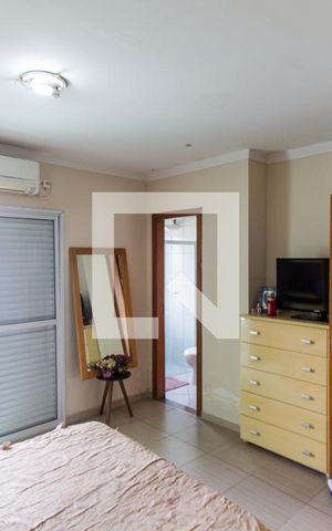 Casa de condomínio à venda com 212m², 3 quartos e 2 vagasSuíte  