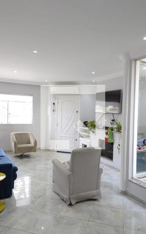 Casa à venda com 195m², 4 quartos e 5 vagasSala