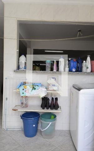 Casa à venda com 195m², 4 quartos e 5 vagasÁrea de Serviço