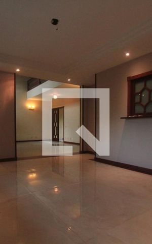 Casa à venda com 350m², 3 quartos e 4 vagasSala