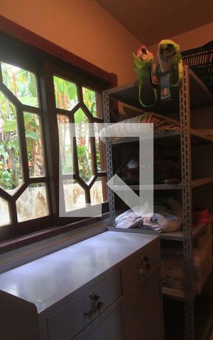 Casa à venda com 350m², 3 quartos e 4 vagasQuarto de Serviço