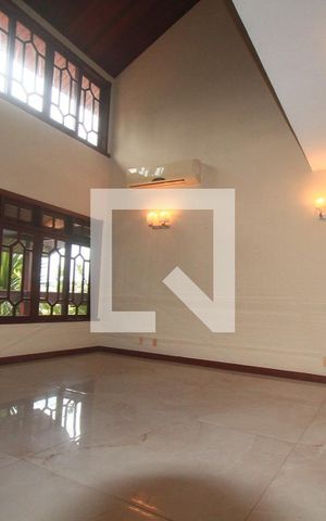 Casa à venda com 350m², 3 quartos e 4 vagasSala