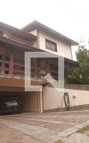 Casa à venda com 350m², 3 quartos e 4 vagasFachada