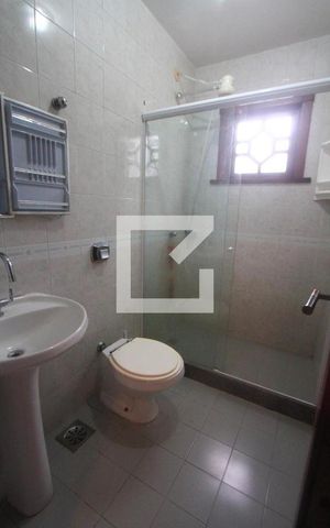 Casa à venda com 350m², 3 quartos e 4 vagasBanheiro de serviço