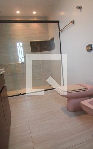 Casa à venda com 350m², 3 quartos e 4 vagasBanheiro Suite 1