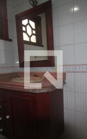 Casa à venda com 350m², 3 quartos e 4 vagasBanheiro Suite 3