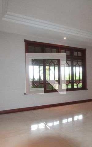 Casa à venda com 350m², 3 quartos e 4 vagasSala