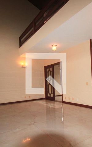 Casa à venda com 350m², 3 quartos e 4 vagasSala