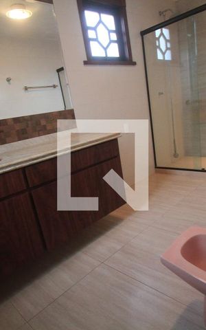 Casa à venda com 350m², 3 quartos e 4 vagasBanheiro Suite 1