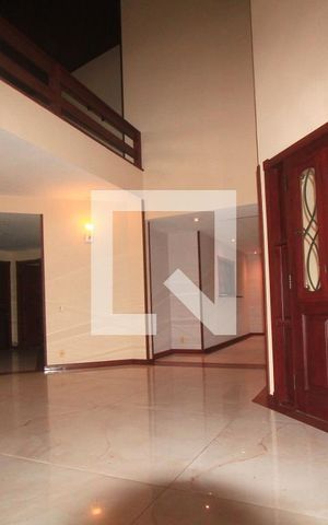 Casa à venda com 350m², 3 quartos e 4 vagasSala