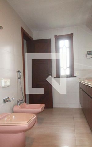 Casa à venda com 350m², 3 quartos e 4 vagasBanheiro Suite 1