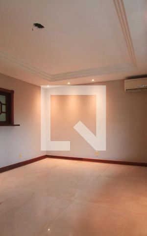Casa à venda com 350m², 3 quartos e 4 vagasSala