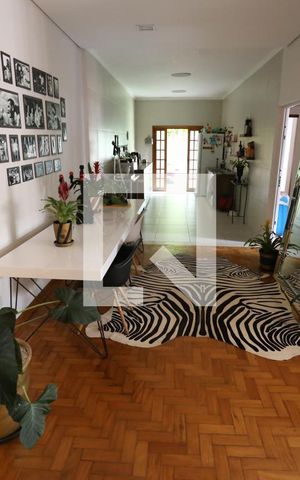 Casa de condomínio à venda com 140m², 4 quartos e 2 vagas Casa de condomínio à venda com 140m², 4 quartos e 2 vagasSala