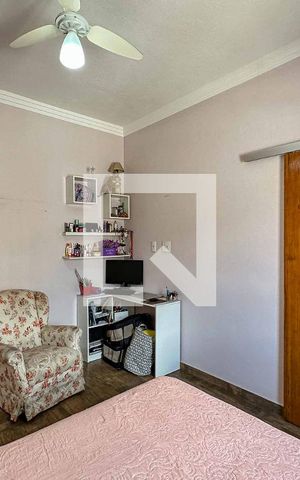 Casa à venda com 260m², 4 quartos e 4 vagas Casa à venda com 260m², 4 quartos e 4 vagasQuartoQuarto