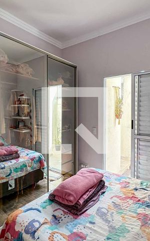Casa à venda com 260m², 4 quartos e 4 vagas Casa à venda com 260m², 4 quartos e 4 vagasQuarto