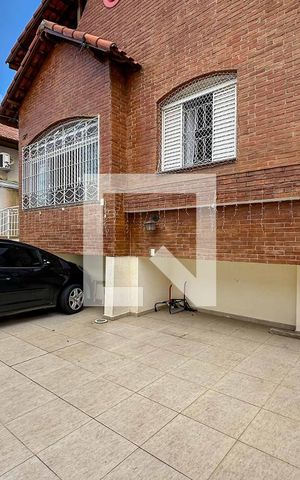 Casa à venda com 260m², 4 quartos e 4 vagas Casa à venda com 260m², 4 quartos e 4 vagasÁrea comum