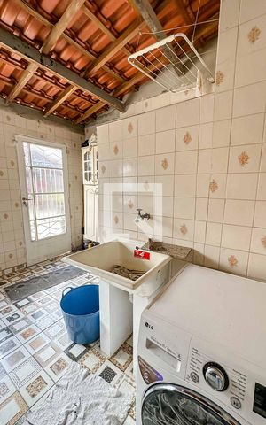 Casa à venda com 260m², 4 quartos e 4 vagas Casa à venda com 260m², 4 quartos e 4 vagasÁrea de Serviço