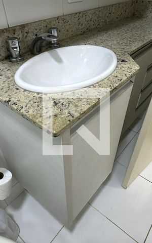 Apartamento para alugar com 80m², 2 quartos e 1 vaga Apartamento para alugar com 80m², 2 quartos e 1 vagaBanheiro